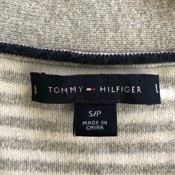 ⭐️Tommy Hilfiger⭐️V-neck Cotton White Grey Stripes Sweater Top Size Small Petite - Picture 7 of 8